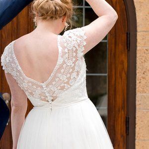 Cute, short vintage-style lace wedding dress